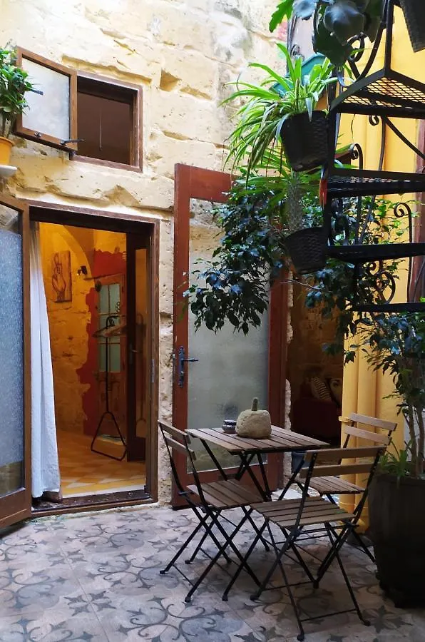 Fusion Homestay Accommodation Mosta 0*,  Malta